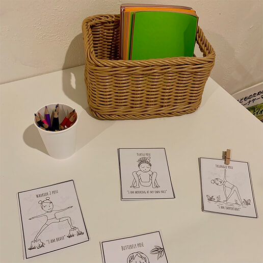 机とイラスト（Little Yoga Retreat）| 放出栄町商店街