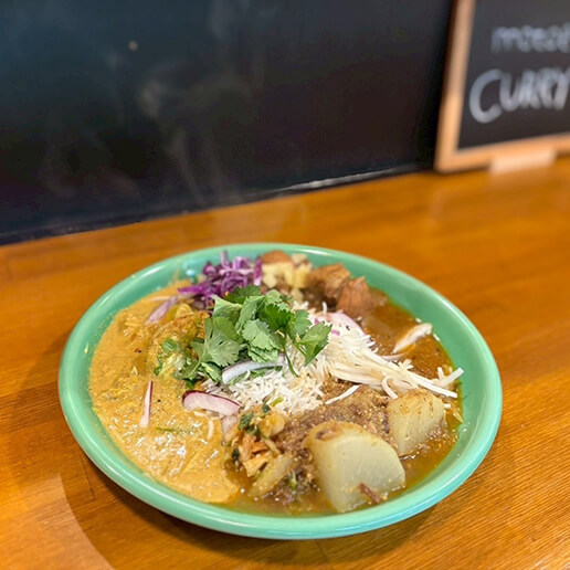 スパイスカレー（motoe CURRY）| 放出栄町商店街
